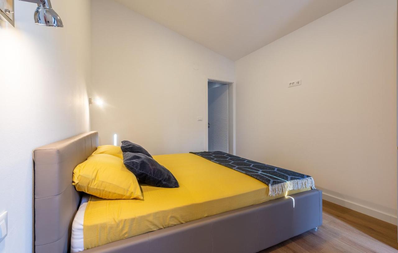 Private House Villa Velebita Razanac Bagian luar foto